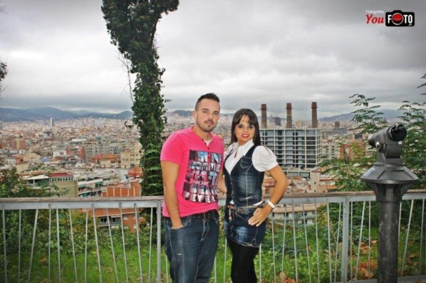 Visitantes posando en el stand de Apasionada Lencería Sexy en el Salón Erótico de Barcelona 2013