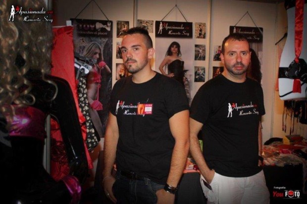 Junto al cartel de Xtoy en el stand de Apasionada, en el SEB 2013