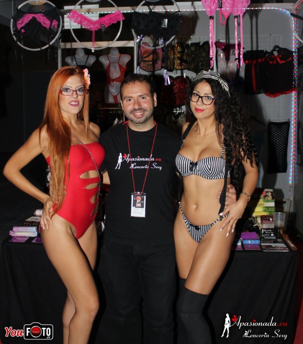 Visitantes en el stand de Apasionada, Salón Erótico de Murcia 2014