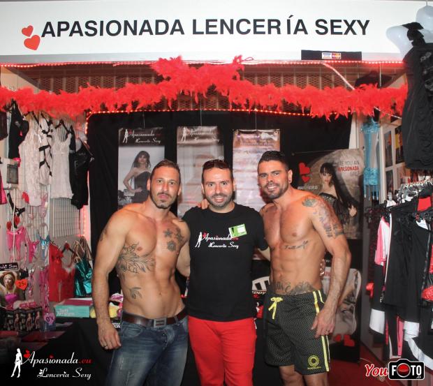 Actrices y actores visitando el stand de Apasionada® en el Salón Erótico de Barcelona 2014