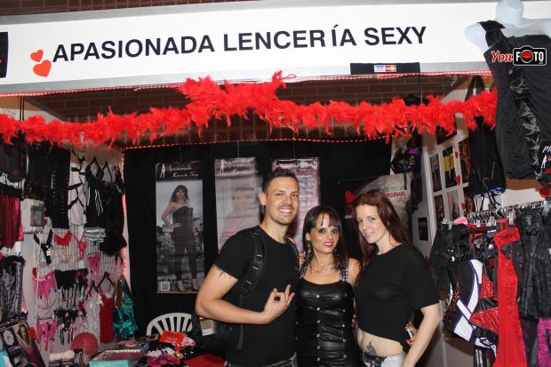 El equipo de Apasionada® con visitantes en el Salón Erótico de Barcelona 2014