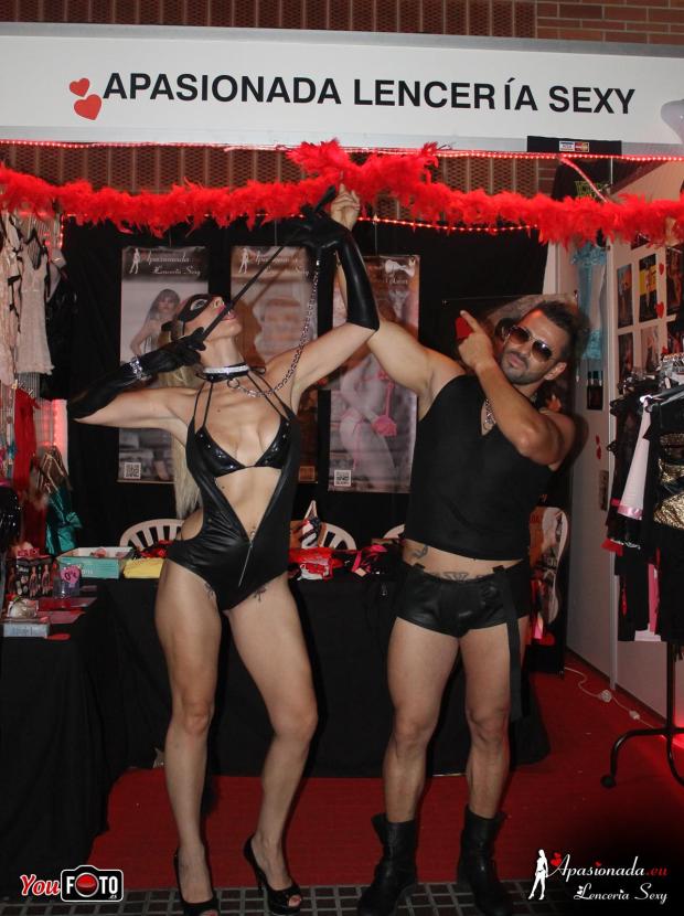 Público en el pasillo del stand de Apasionada® en el Salón Erótico de Barcelona 2014