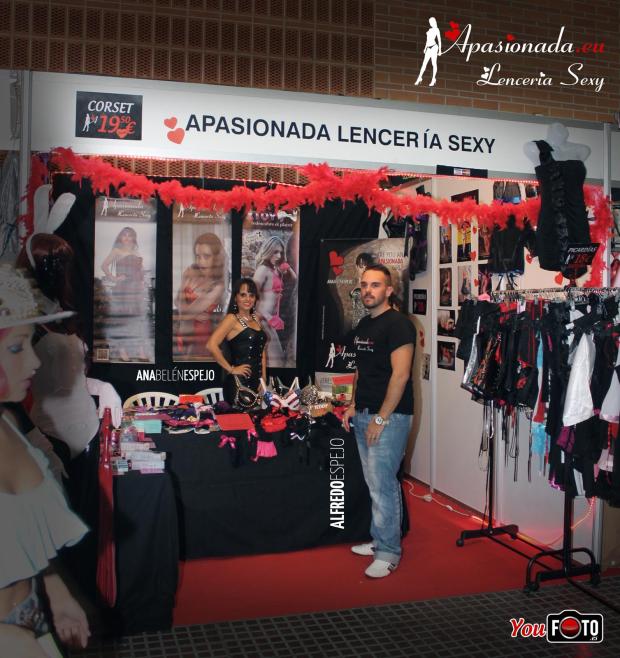 El equipo de Apasionada® con visitantes en el Salón Erótico de Barcelona 2014