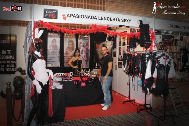 Artistas posando en el stand de Apasionada® del Salón Erótico de Barcelona 2014