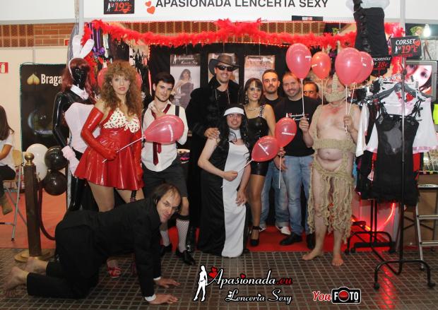 Actrices y actores visitando el stand de Apasionada® en el Salón Erótico de Barcelona 2014
