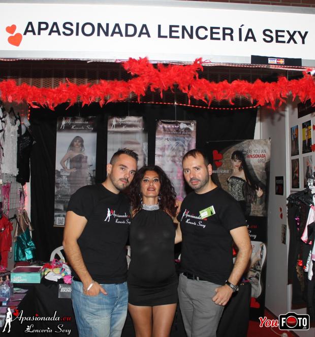 Público en el pasillo del stand de Apasionada® en el Salón Erótico de Barcelona 2014