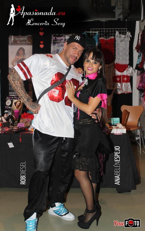 Artistas posando en el stand de Apasionada® en Alicante 2014
