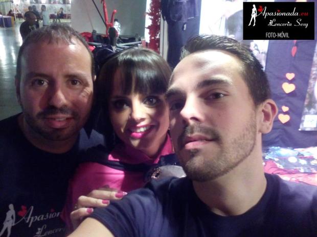 El equipo de Apasionada® con visitantes en el Festival Erótico de Alicante 2014