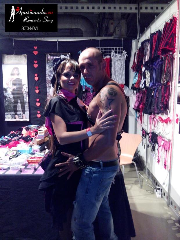 Artistas posando en el stand de Apasionada® en Alicante 2014