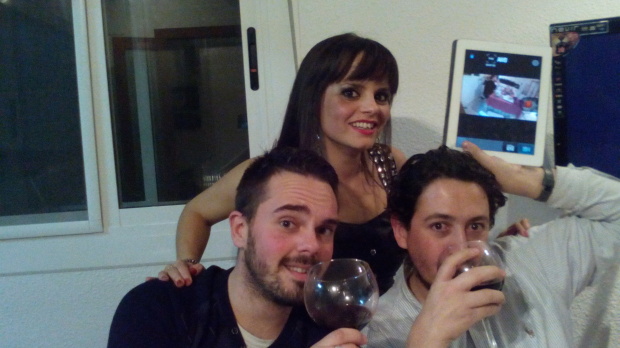 Brindis de Fin de Año con los amigos en casa