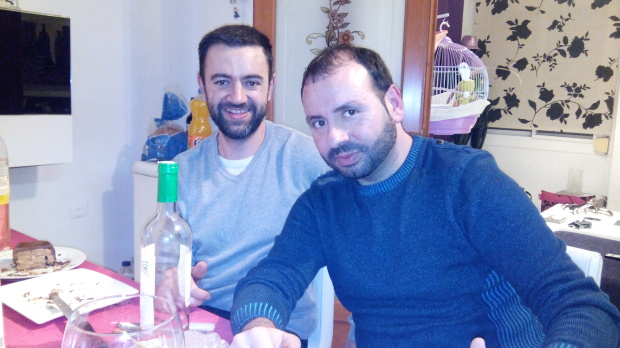 Brindis de Fin de Año con los amigos en casa