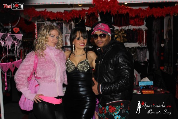 Artistas posando en el stand de Apasionada® en Paixxon Galega 2015