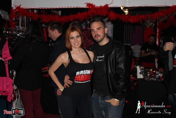 Ana Belén Espejo con artistas en el stand de Apasionada® en Paixxon Galega