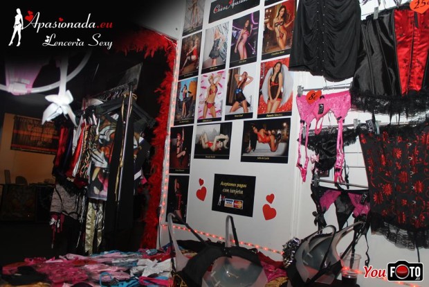 Artistas posando en el stand de Apasionada® en Paixxon Galega 2015