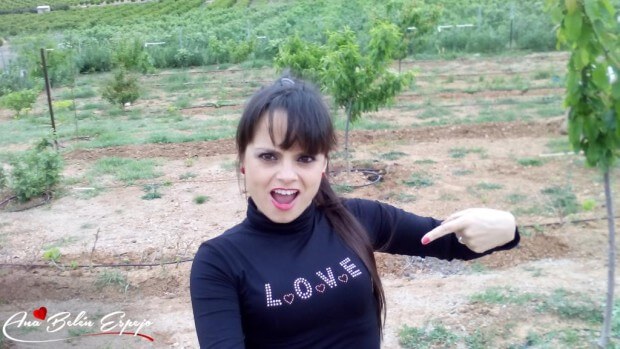 Señalando el huerto del chalet en abril