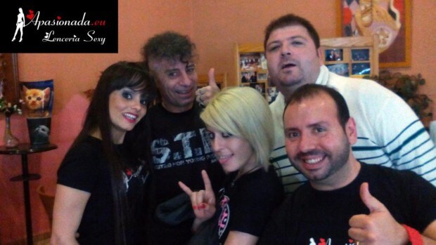 Foto de grupo con nuestros amigos