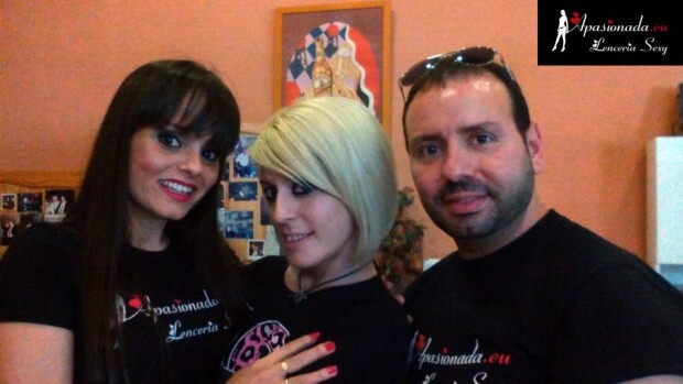 Posando con nuestros amigos en Valencia