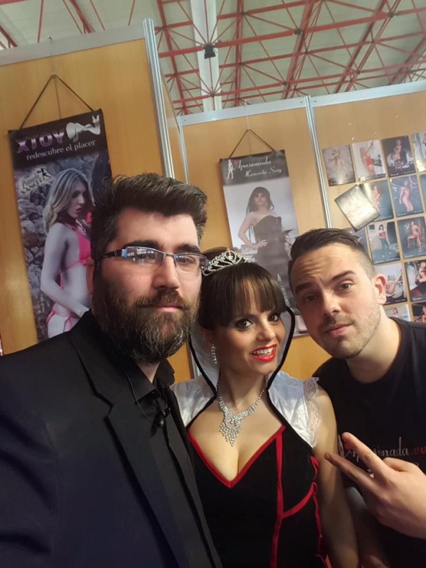 Con dos visitantes en el stand de Apasionada, TentacioneXxX 2016