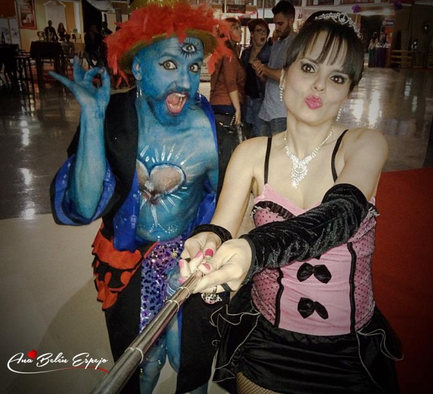 Con los artistas caracterizados de azul en TentacioneXxX 2016