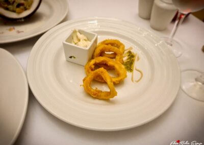 En el restaurante El Pescador. Calamares fritos, (con salsa tartar) en el hotel Bahia Principe Grand La Romana en Republica Dominicana