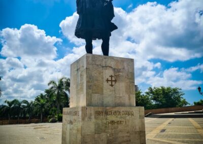 Estatua de Frey Nicolas de Ovando en Santo Domingo en Republica Dominicana