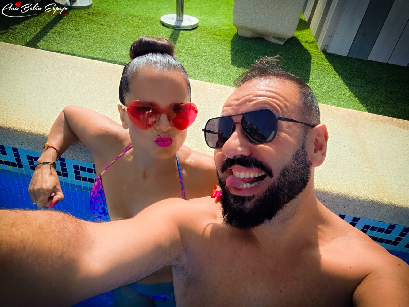 Foto divertida con mi marido en la piscina del Hotel Cuco de Benidorm Foto divertida con mi marido en la piscina del Hotel Cuco de Benidorm