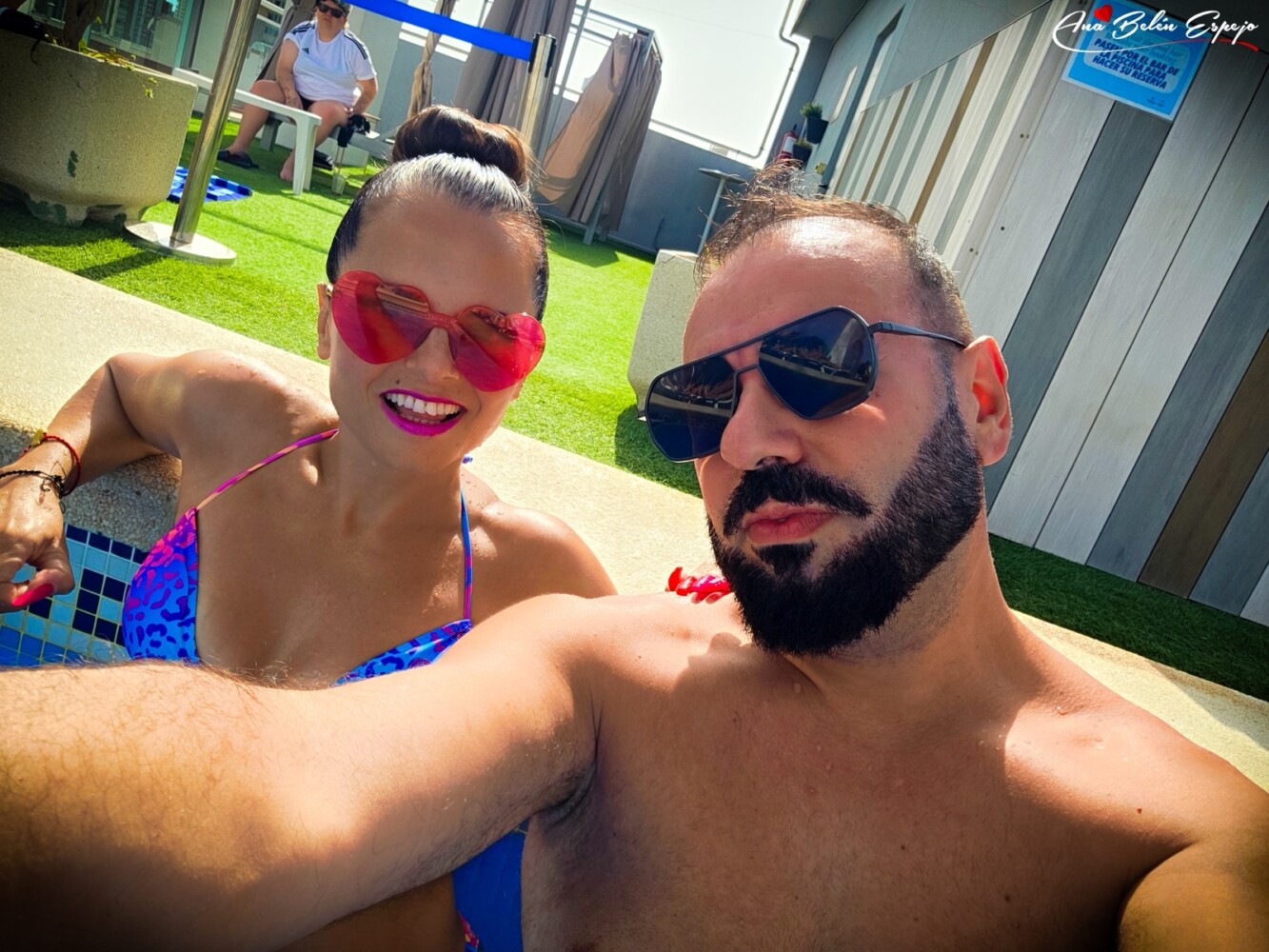 Selfie con mi marido dentro de la piscina del Hotel Cuco de Benidorm Selfie con mi marido dentro de la piscina del Hotel Cuco de Benidorm